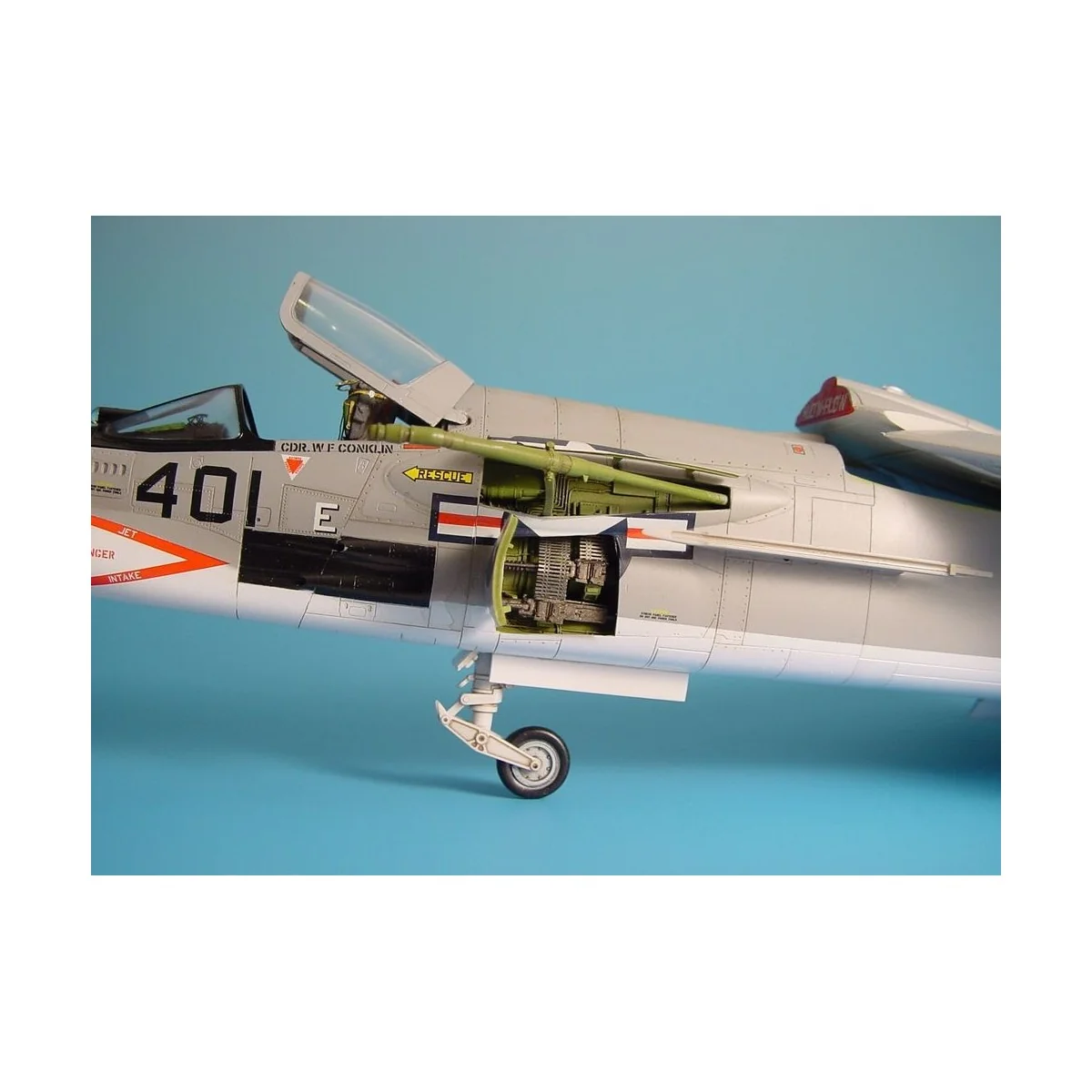 F-8 Crusader Waffenschächte - Aires 4175