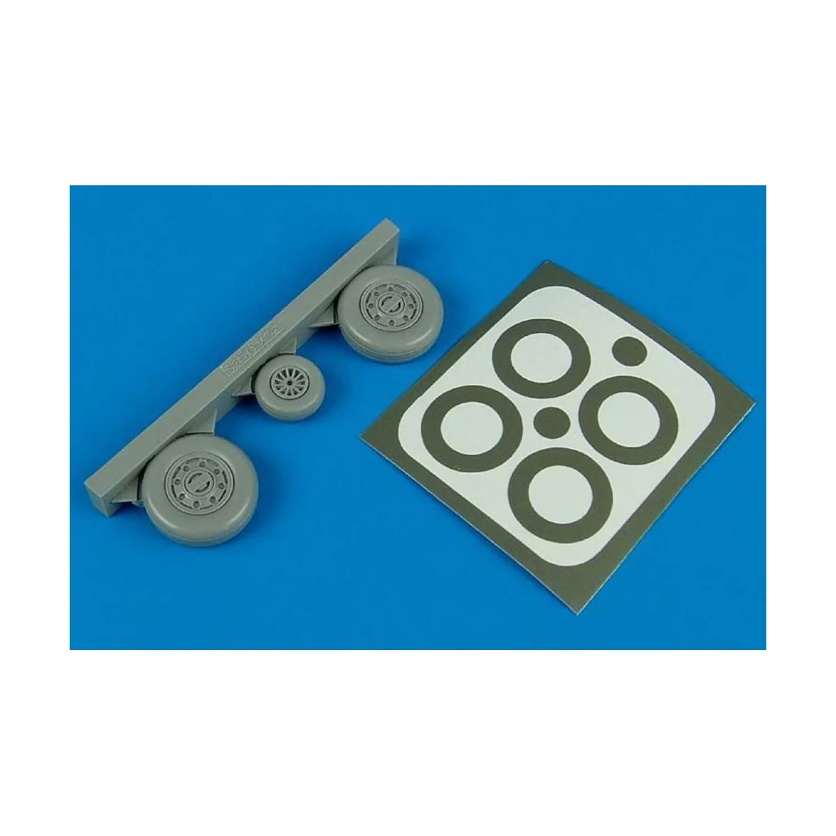 F-105 Thunderchief wheels & paint masks für Trumpeter Bausatz, 1/48... F-105 Thunderchief wheels & paint masks für Trumpeter Bausatz, 1/48...