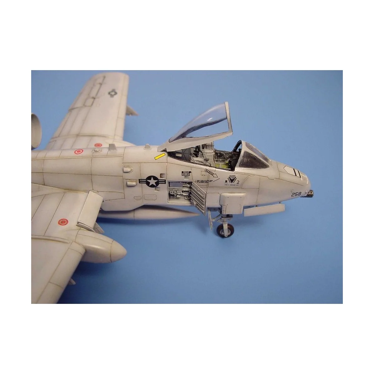 A-10A Thunderbolt II Cockpit Set, Bewaffnung, Elektronikschächte fü...