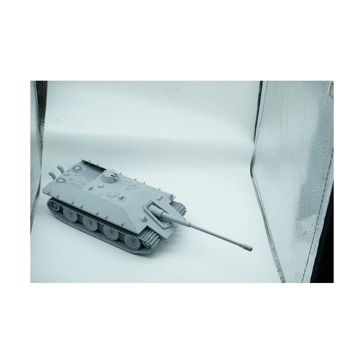 German WWII E-60 Heavy jadge panther late type with 105mm gun, 1/35...