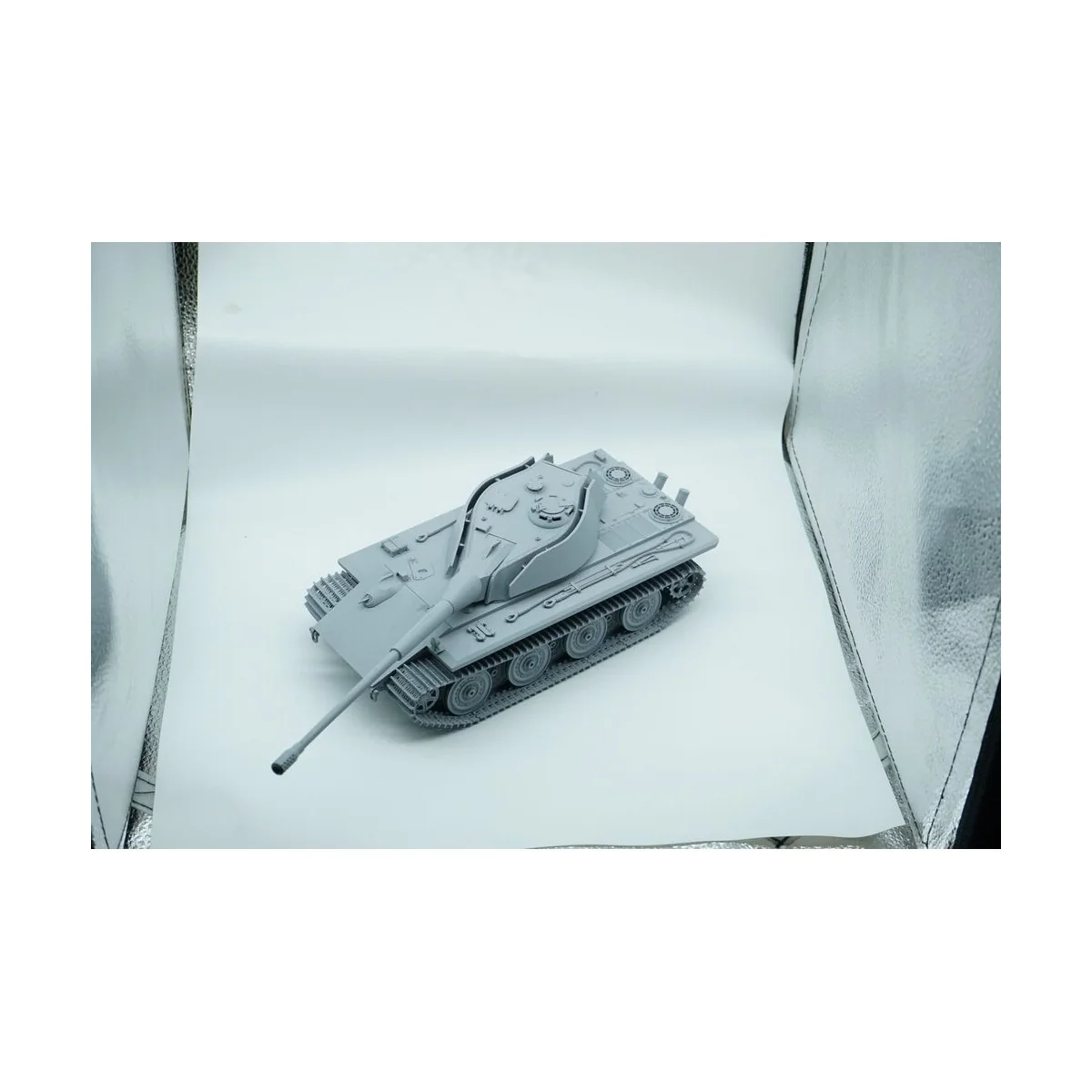 Fist of War German E60 ausf.D 12.8cm tank late type, 1/35 - Modelco...