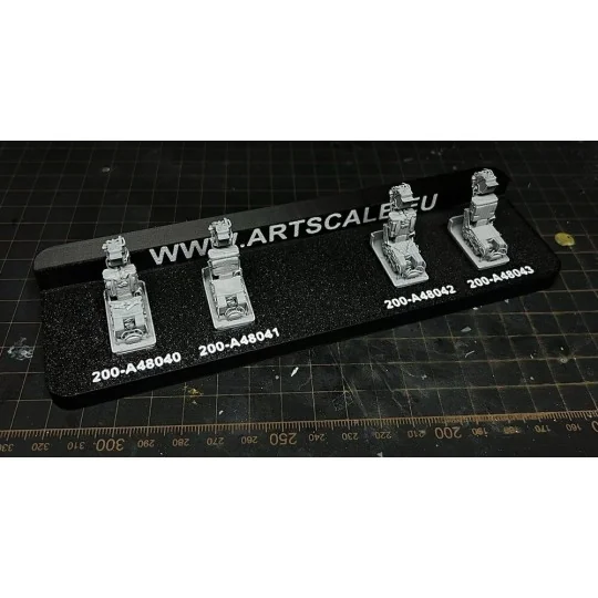 GRU-7A Ejection Seats for F14A/B Late - with seat belts (2pcs), 1/4... GRU-7A Ejection Seats for F14A/B Late - with seat belts (2pcs), 1/4...