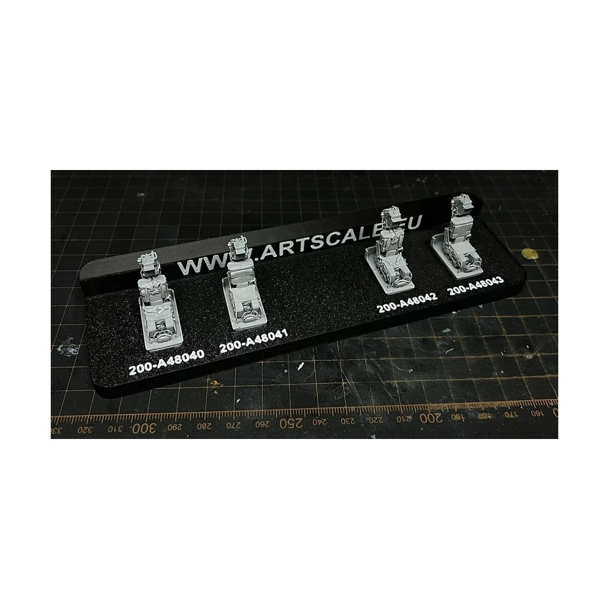 GRU-7A Ejection Seats for F14A/B Late - with seat belts (2pcs), 1/4... GRU-7A Ejection Seats for F14A/B Late - with seat belts (2pcs), 1/4...