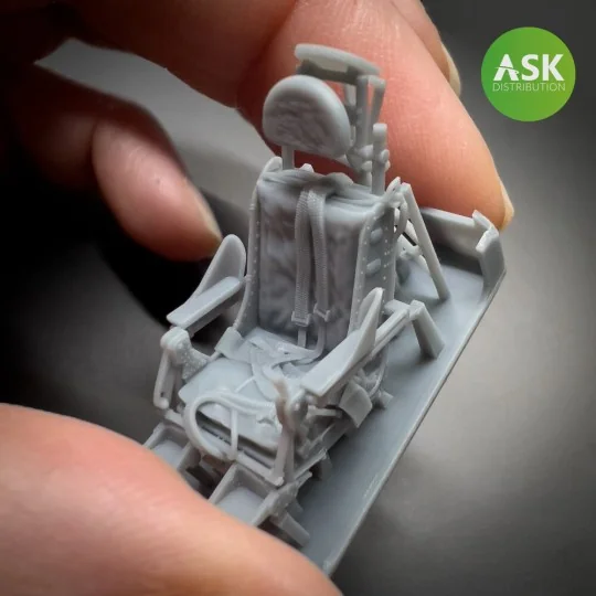 F-84F Thunderstreak ejection seat with seat belts, 1/48 - Art Scale...
