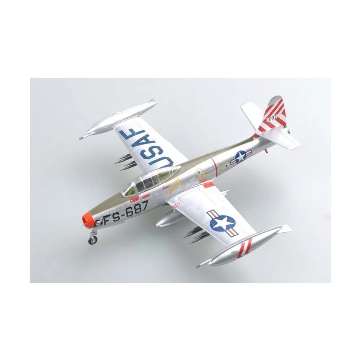 F-84E SANDY assigned to the 9th FBS, Base, 1/72 - Easy Model 37108