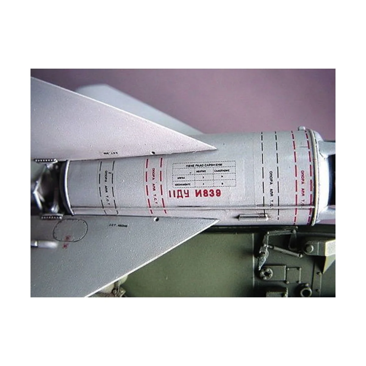 SA-2 Guideline Missile w/Launcher Cabin - Trumpeter 00206