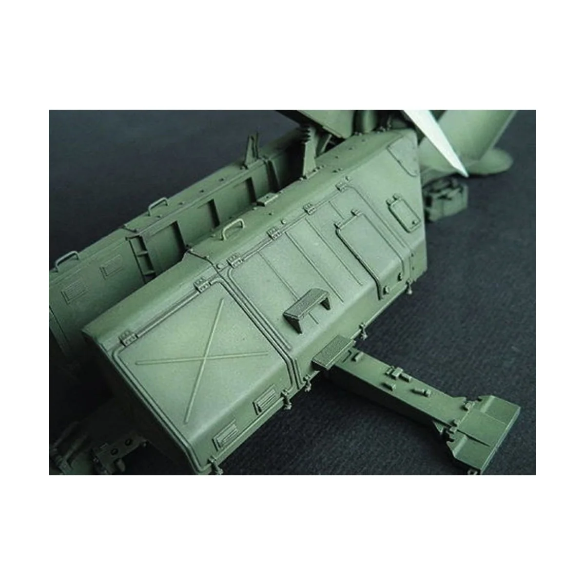 SA-2 Guideline Missile w/Launcher Cabin - Trumpeter 00206