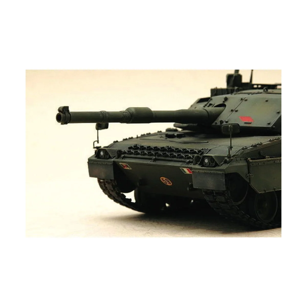 Italienischer Panzer C-1 Ariete, 1/35 - Trumpeter 00332 Italienischer Panzer C-1 Ariete, 1/35 - Trumpeter 00332