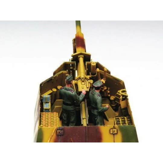 PzKpfw 39(H) 10, 5 cm LeFH18 (SFf) auf Geschützwagen, 1/35 - Trumpe...