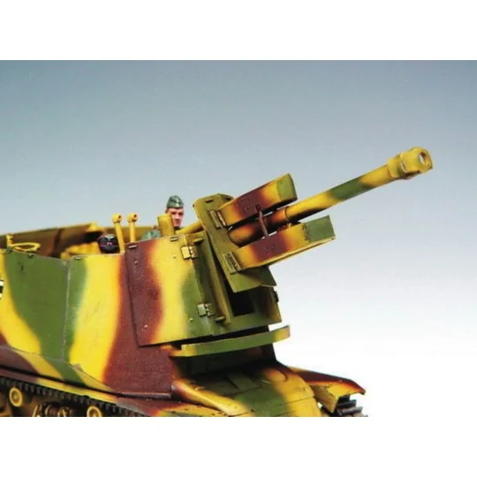 PzKpfw 39(H) 10, 5 cm LeFH18 (SFf) auf Geschützwagen, 1/35 - Trumpe...
