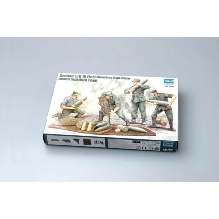 German Field Howitzer Gun Crew on carrying, 1/35 - Trumpeter 00426
