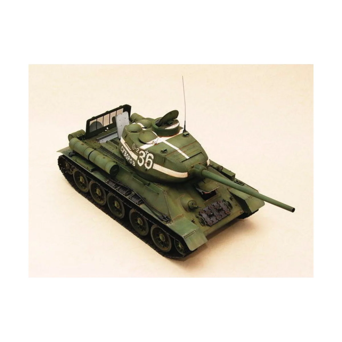T-34/85 1944 Baunummer 183, 1/16 - Trumpeter 00902