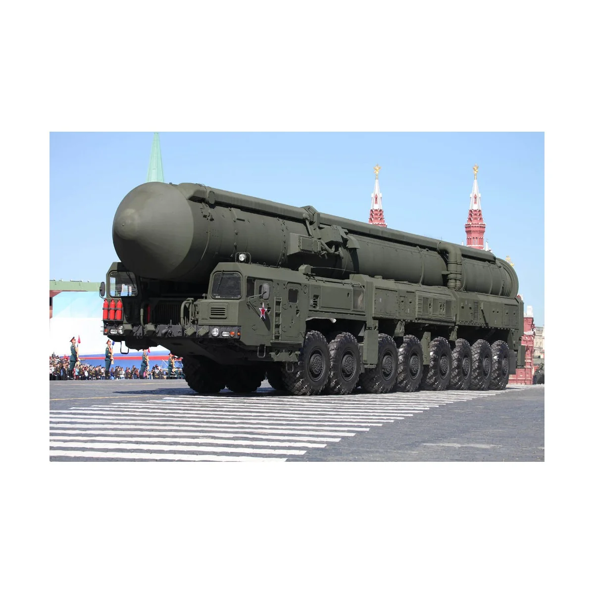 15U175 TEL of RS-12M1 Topol-M ICBM complex, 1/35 - Trumpeter 01082 15U175 TEL of RS-12M1 Topol-M ICBM complex, 1/35 - Trumpeter 01082