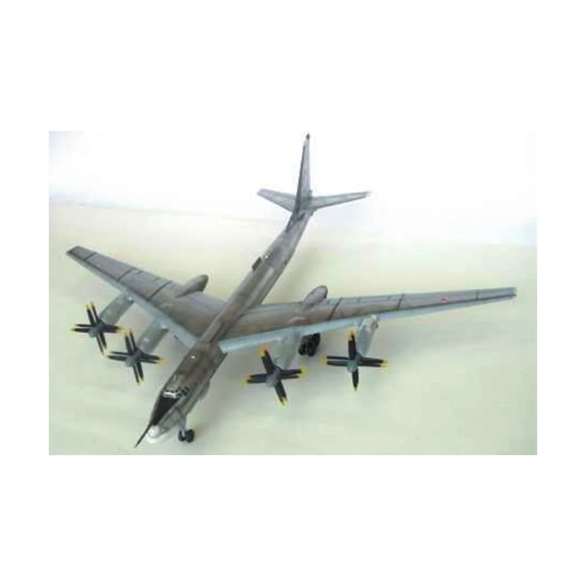 Tupolev Tu-95 MS Bear-H, 1/72 - Trumpeter 01601 Tupolev Tu-95 MS Bear-H, 1/72 - Trumpeter 01601