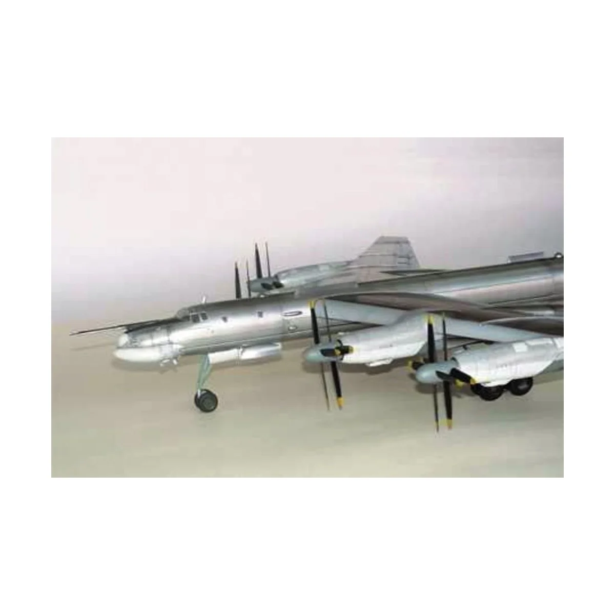 Tupolev Tu-95 MS Bear-H, 1/72 - Trumpeter 01601 Tupolev Tu-95 MS Bear-H, 1/72 - Trumpeter 01601