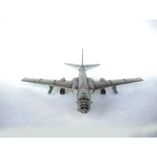 Xian JHU6 China, 1/72 - Trumpeter 01614 Xian JHU6 China, 1/72 - Trumpeter 01614