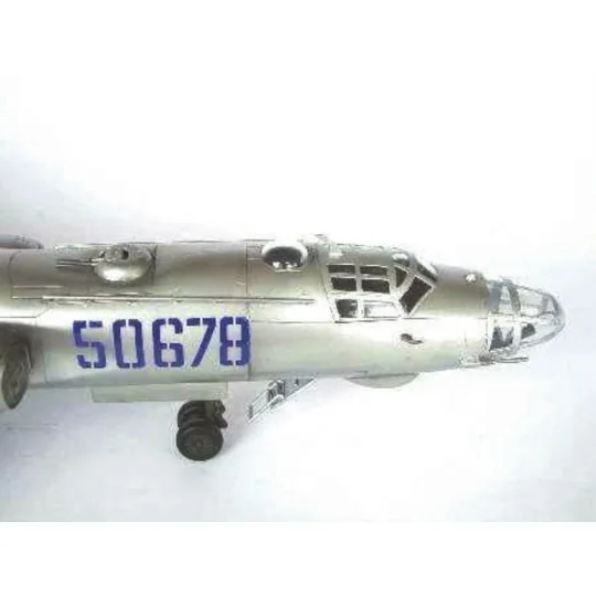 Xian JHU6 China, 1/72 - Trumpeter 01614 Xian JHU6 China, 1/72 - Trumpeter 01614