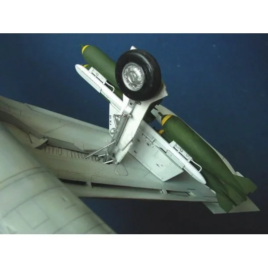 Republic F-105 D Thunderchief, 1/32 - Trumpeter 02201 Republic F-105 D Thunderchief, 1/32 - Trumpeter 02201