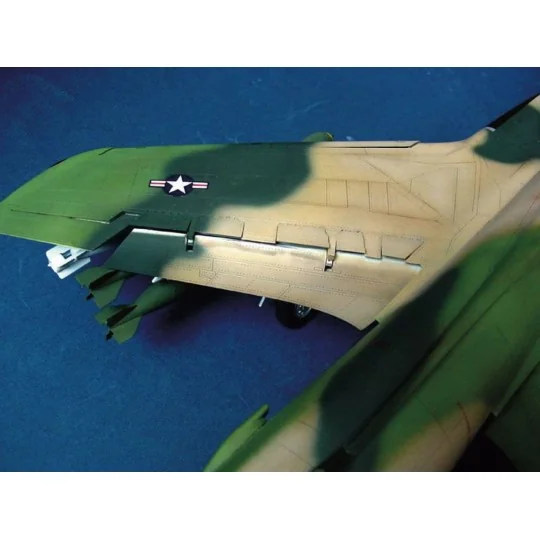 Republic F-105 D Thunderchief, 1/32 - Trumpeter 02201 Republic F-105 D Thunderchief, 1/32 - Trumpeter 02201