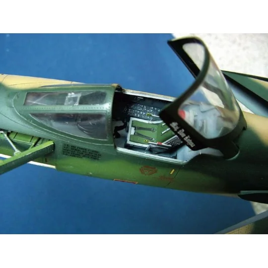 Republic F-105 D Thunderchief, 1/32 - Trumpeter 02201 Republic F-105 D Thunderchief, 1/32 - Trumpeter 02201