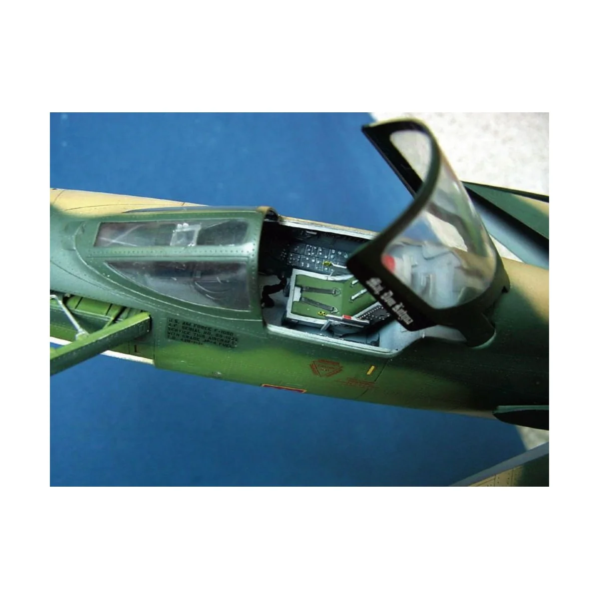 Republic F-105 D Thunderchief, 1/32 - Trumpeter 02201 Republic F-105 D Thunderchief, 1/32 - Trumpeter 02201