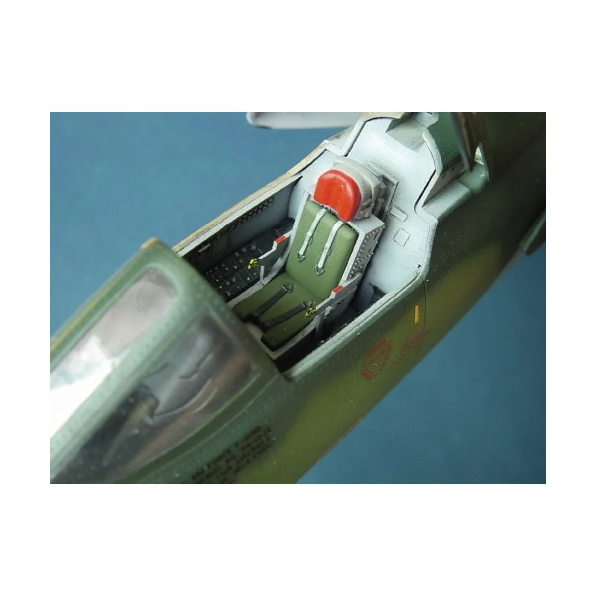 Republic F-105 D Thunderchief, 1/32 - Trumpeter 02201 Republic F-105 D Thunderchief, 1/32 - Trumpeter 02201