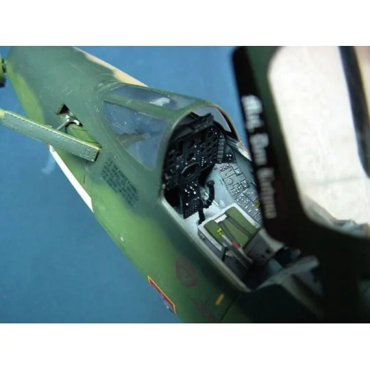 Republic F-105 D Thunderchief, 1/32 - Trumpeter 02201 Republic F-105 D Thunderchief, 1/32 - Trumpeter 02201