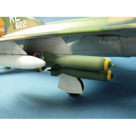 Republic F-105 D Thunderchief, 1/32 - Trumpeter 02201 Republic F-105 D Thunderchief, 1/32 - Trumpeter 02201