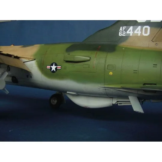 Republic F-105 G Wild Weasel - Trumpeter 02202