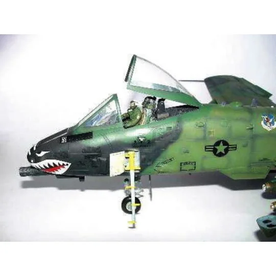 Fairchild A-10 A Thunderbolt II - Trumpeter 02214