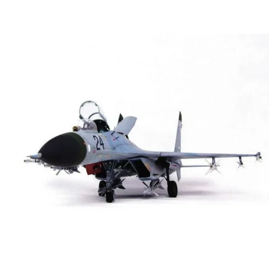 Sukhoi Su-27 Flanker B, 1/32 - Trumpeter 02224