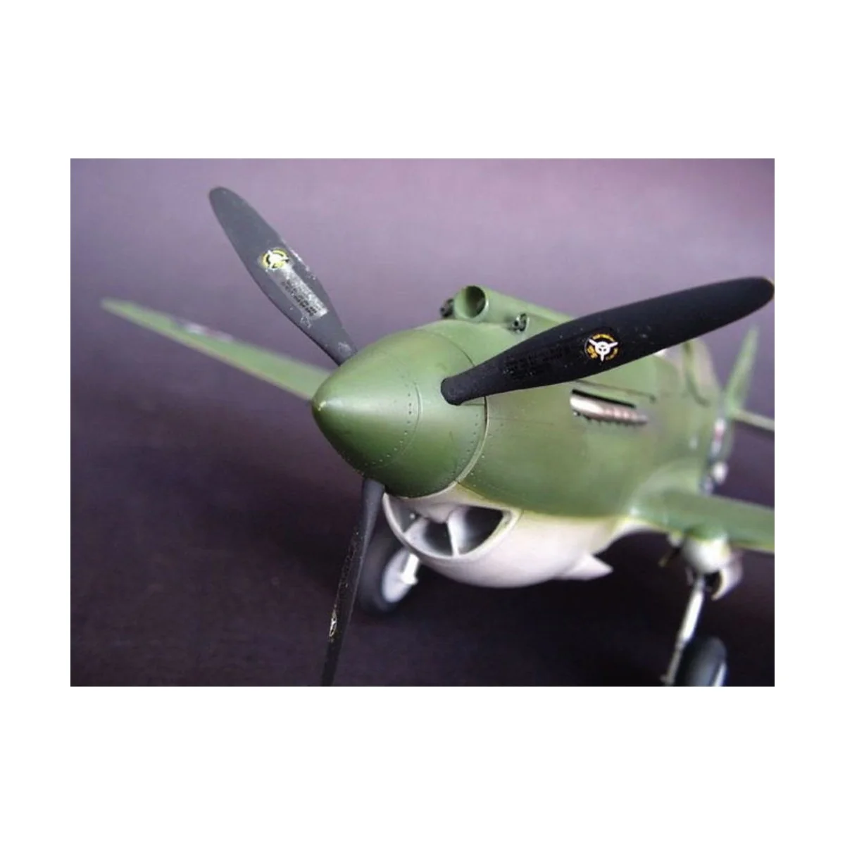 Curtiss P-40B Warhawk, 1/32 - Trumpeter 02228