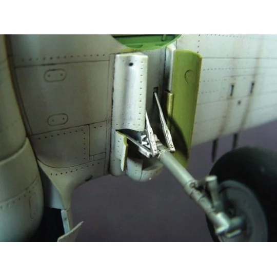 Curtiss P-40B Warhawk, 1/32 - Trumpeter 02228