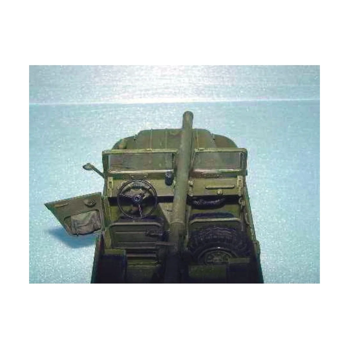 Chinesischer Geländewagen BJ212A - Trumpeter 02301