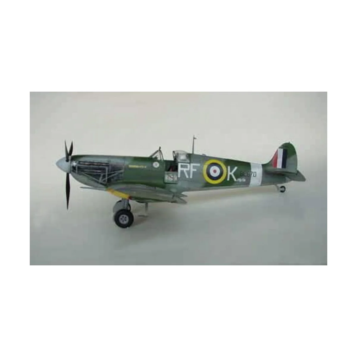 Supermarine Spitfire Mk. Vb, 1/24 - Trumpeter 02403 Supermarine Spitfire Mk. Vb, 1/24 - Trumpeter 02403