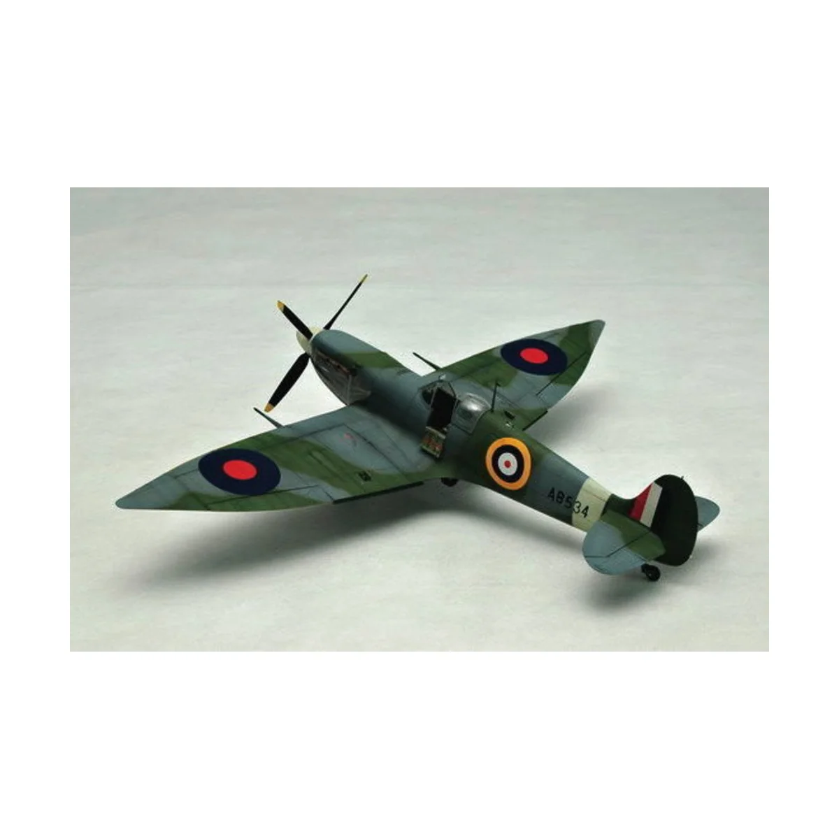 Supermarine Spitfire Mk. VI - Trumpeter 02413