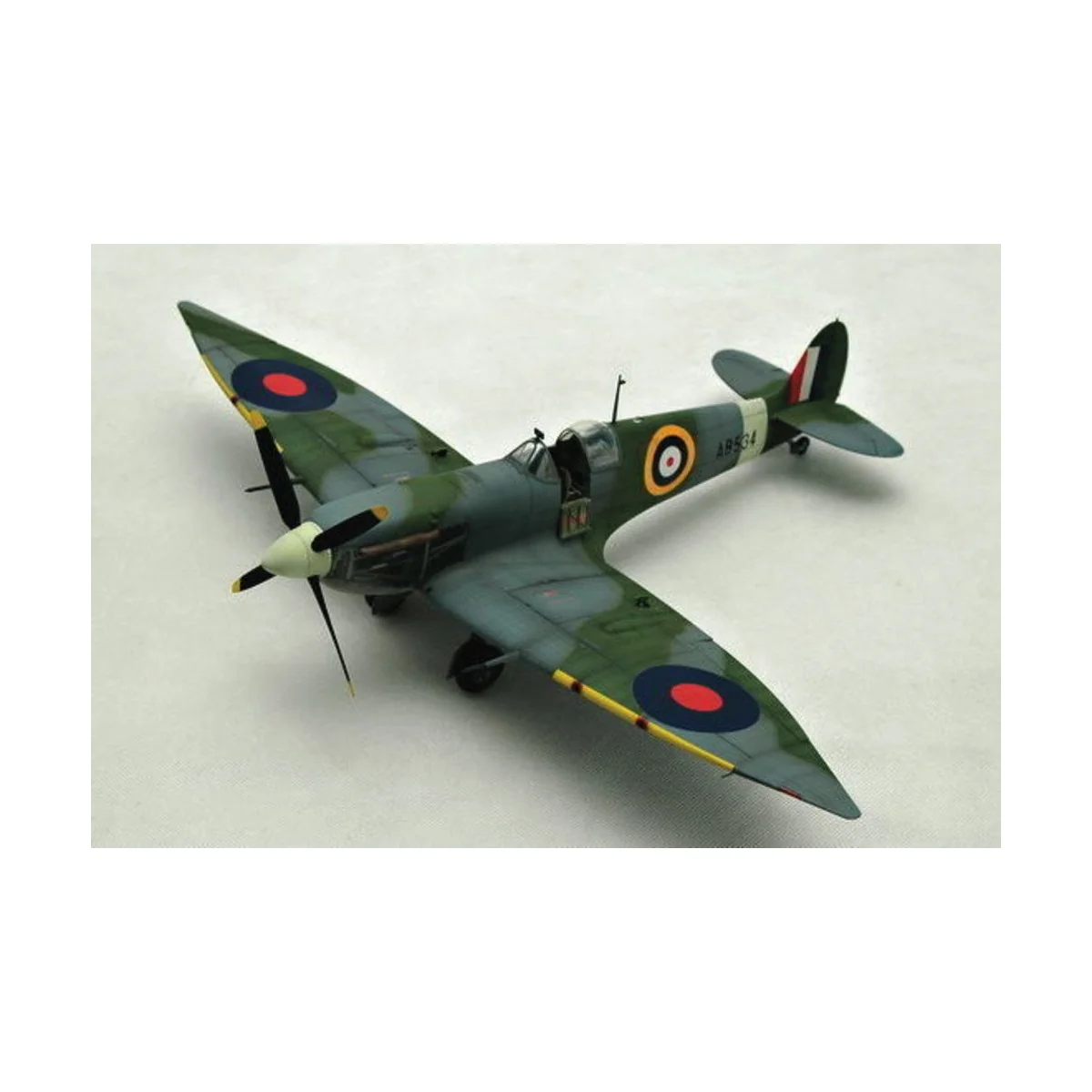 Supermarine Spitfire Mk. VI, 1/24 - Trumpeter 02413