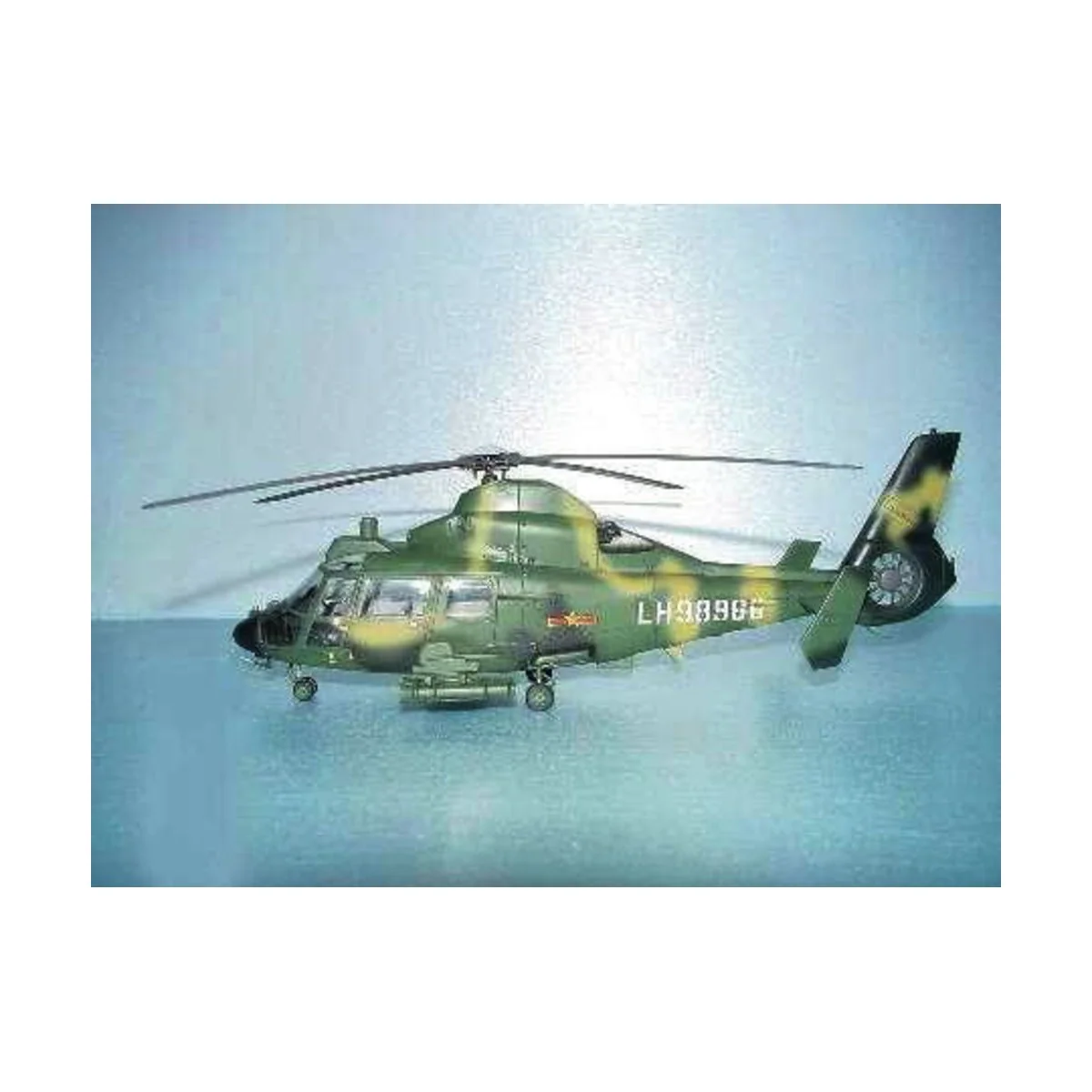 Z-9 G Bewaffneter Helicopter - Trumpeter 02802