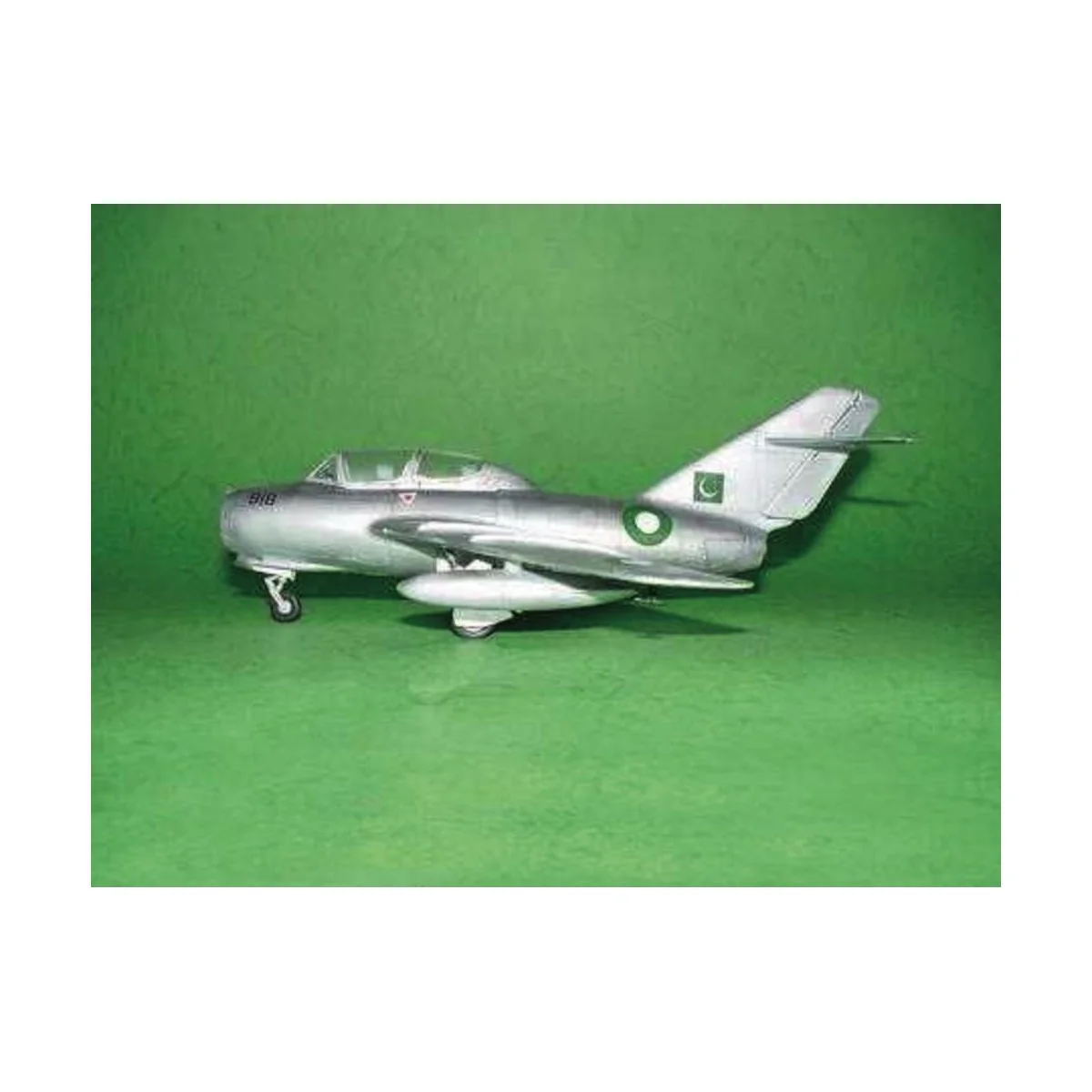 MiG-15 UTI Midget, 1/48 - Trumpeter 02805 MiG-15 UTI Midget, 1/48 - Trumpeter 02805
