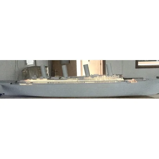 Titanic + LED Lights, 1/200 - Trumpeter 03719