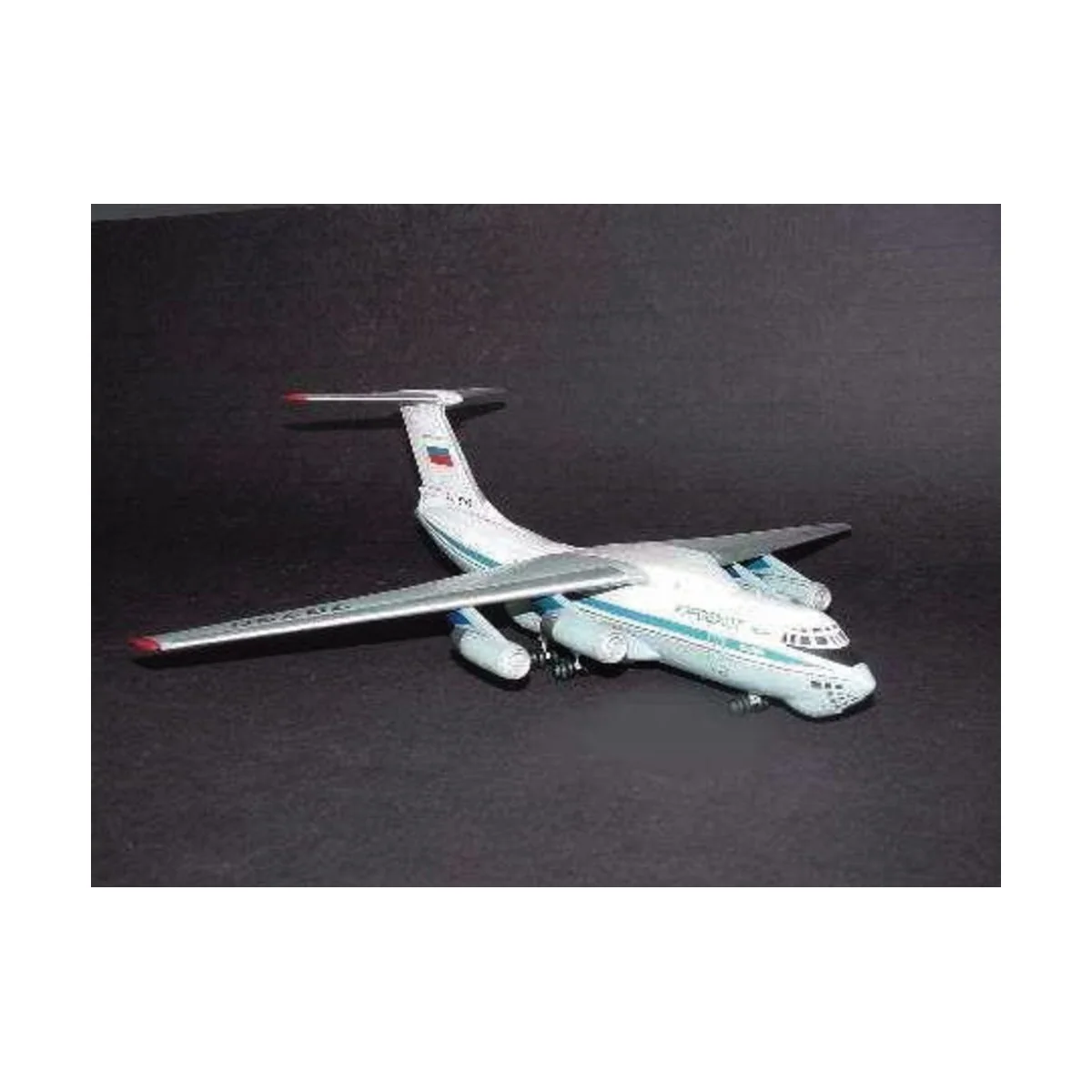 Iljushin IL-76 Candid Transport, 1/144 - Trumpeter 03901