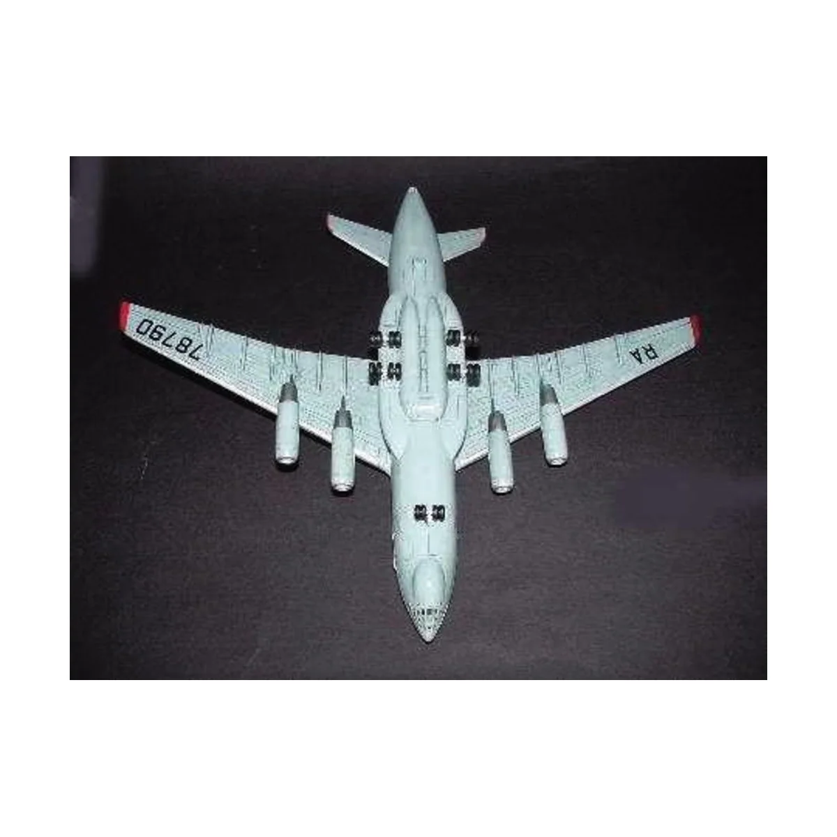 Iljushin IL-76 Candid Transport, 1/144 - Trumpeter 03901