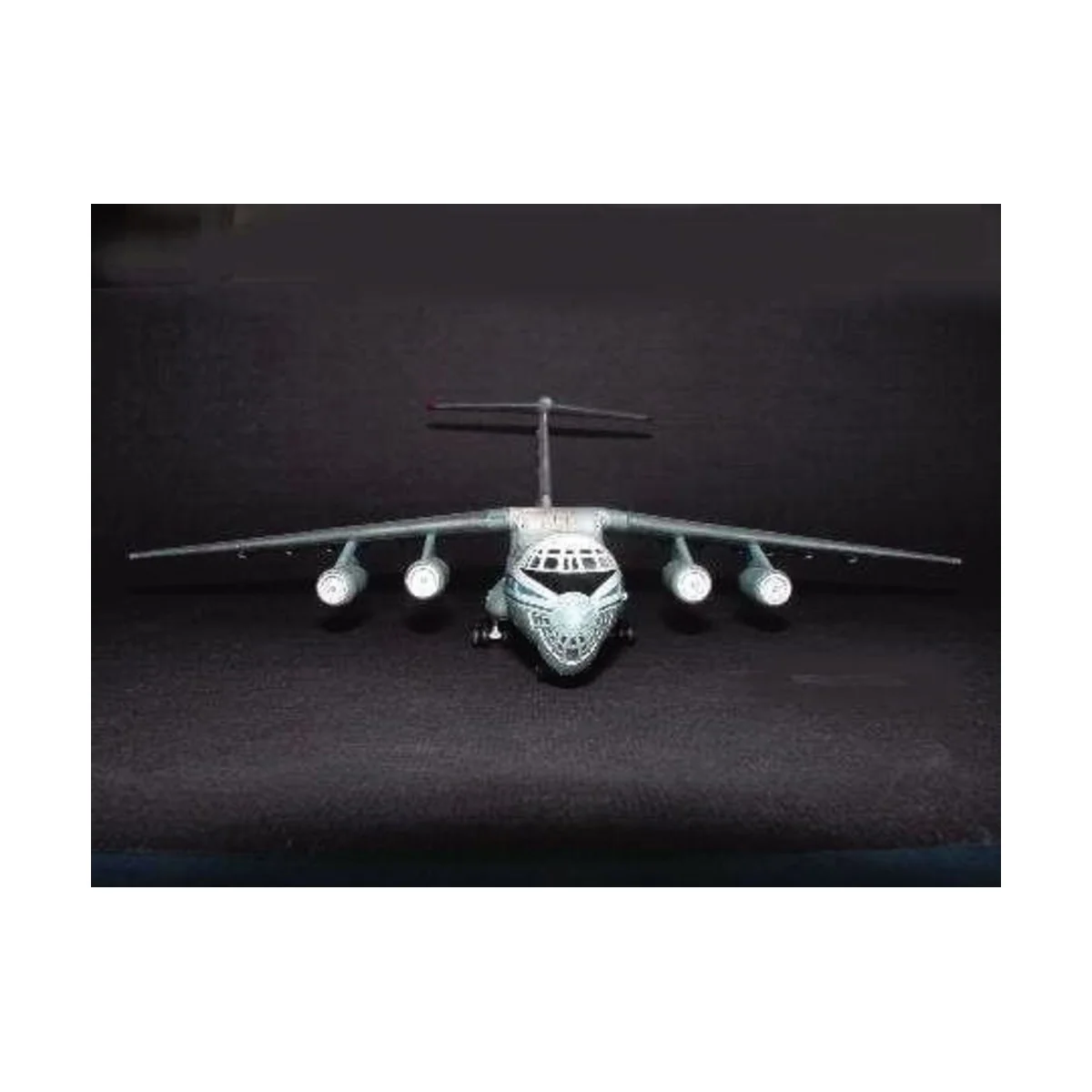 Iljushin IL-76 Candid Transport, 1/144 - Trumpeter 03901