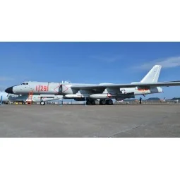 Xian H-6K Stratedgic Bomber, 1/144 - Trumpeter 03930