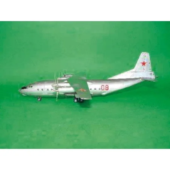 Antonov An-12 BK Cub, 1/100 - Trumpeter 04001