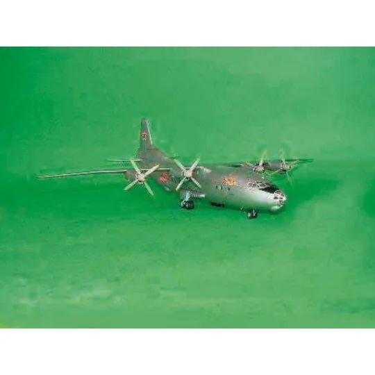 Antonov An-12 BK Cub, 1/100 - Trumpeter 04001