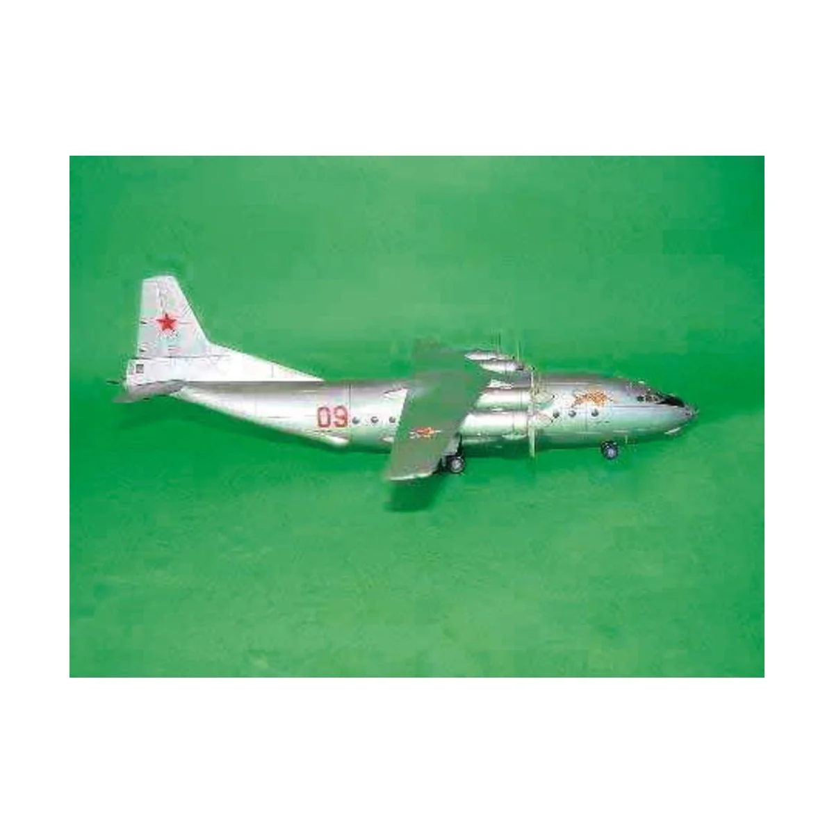 Antonov An-12 BK Cub, 1/100 - Trumpeter 04001