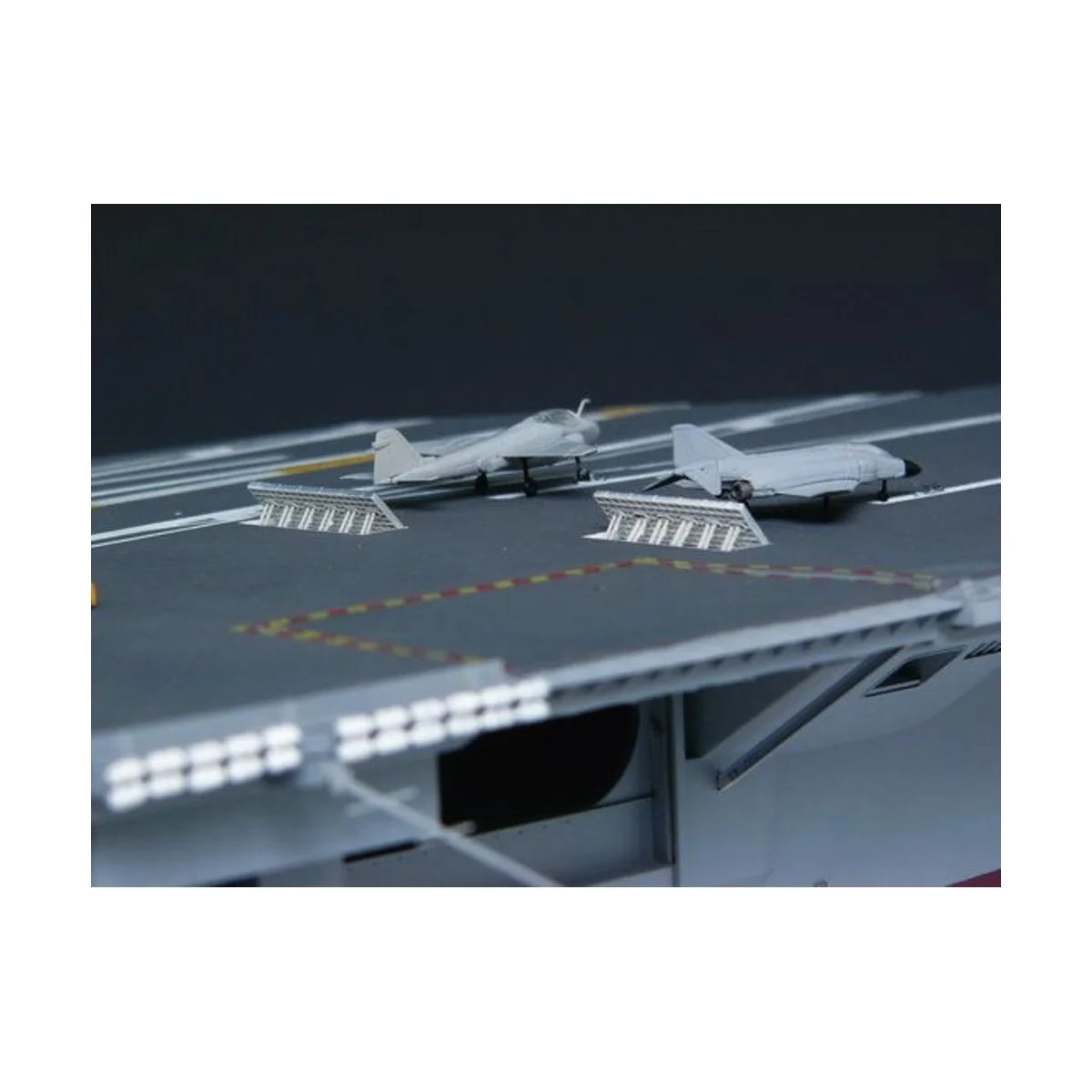 Flugzeugträger USS Nimitz CVN-68 1975, 1/350 - Trumpeter 05605 Flugzeugträger USS Nimitz CVN-68 1975, 1/350 - Trumpeter 05605