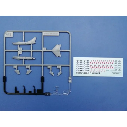 Chance Vought A-7 E Corsair II, 1/350 - Trumpeter 06225
