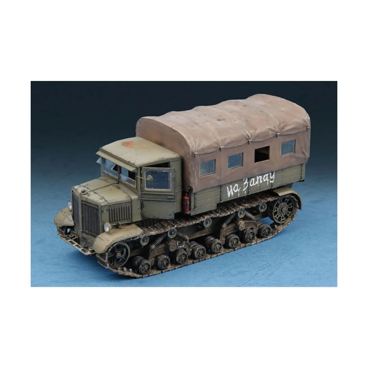 Soviet Voroshilovets Tractor - Trumpeter 07110